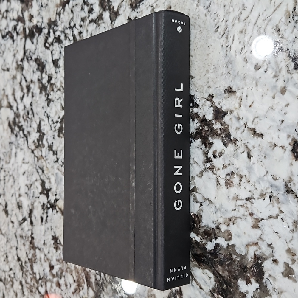 📚 Gone Girl, Fiction-Mystery/Thrillers Novel/Book Hardcover by Gillian Flynn